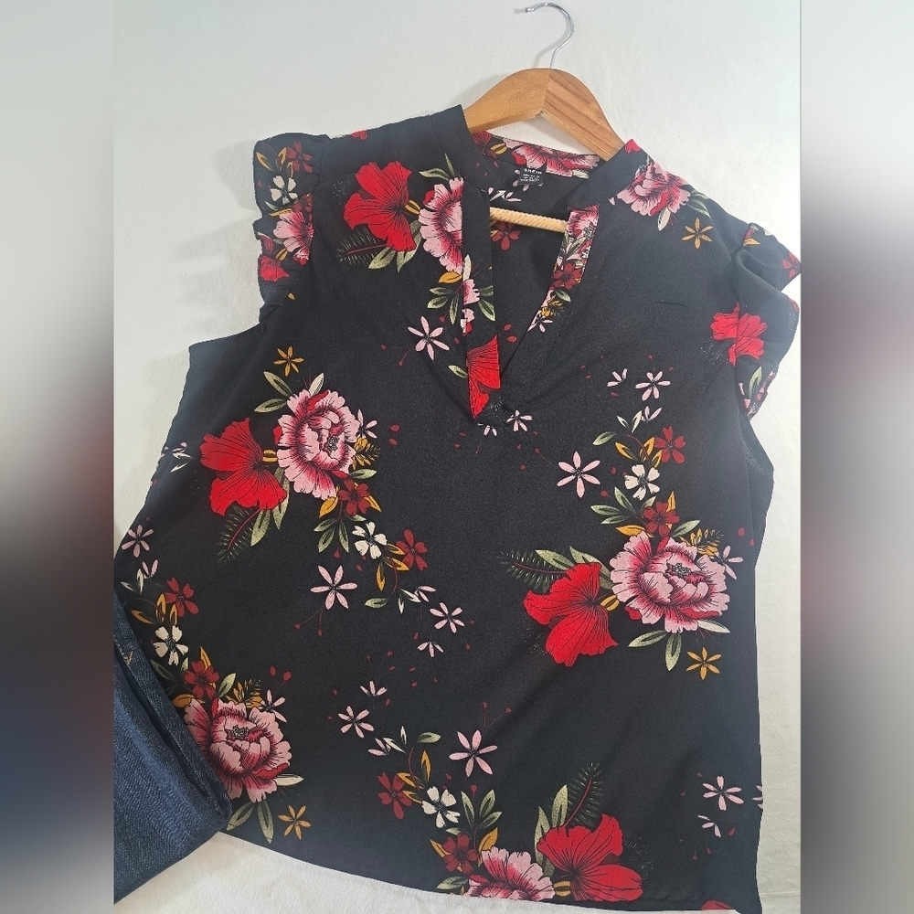 Black floral print EXTRA LARGE capped sleeve SHEIN